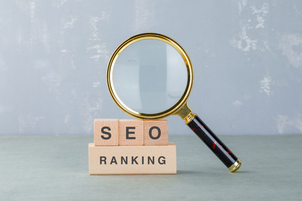 2) Arquitectura SEO que rankea en industria (y evita el caos del “catálogo infinito”)