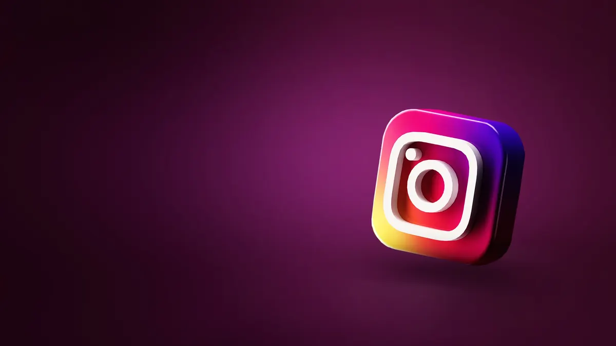 Icono 3D de Instagram sobre un fondo morado degradado