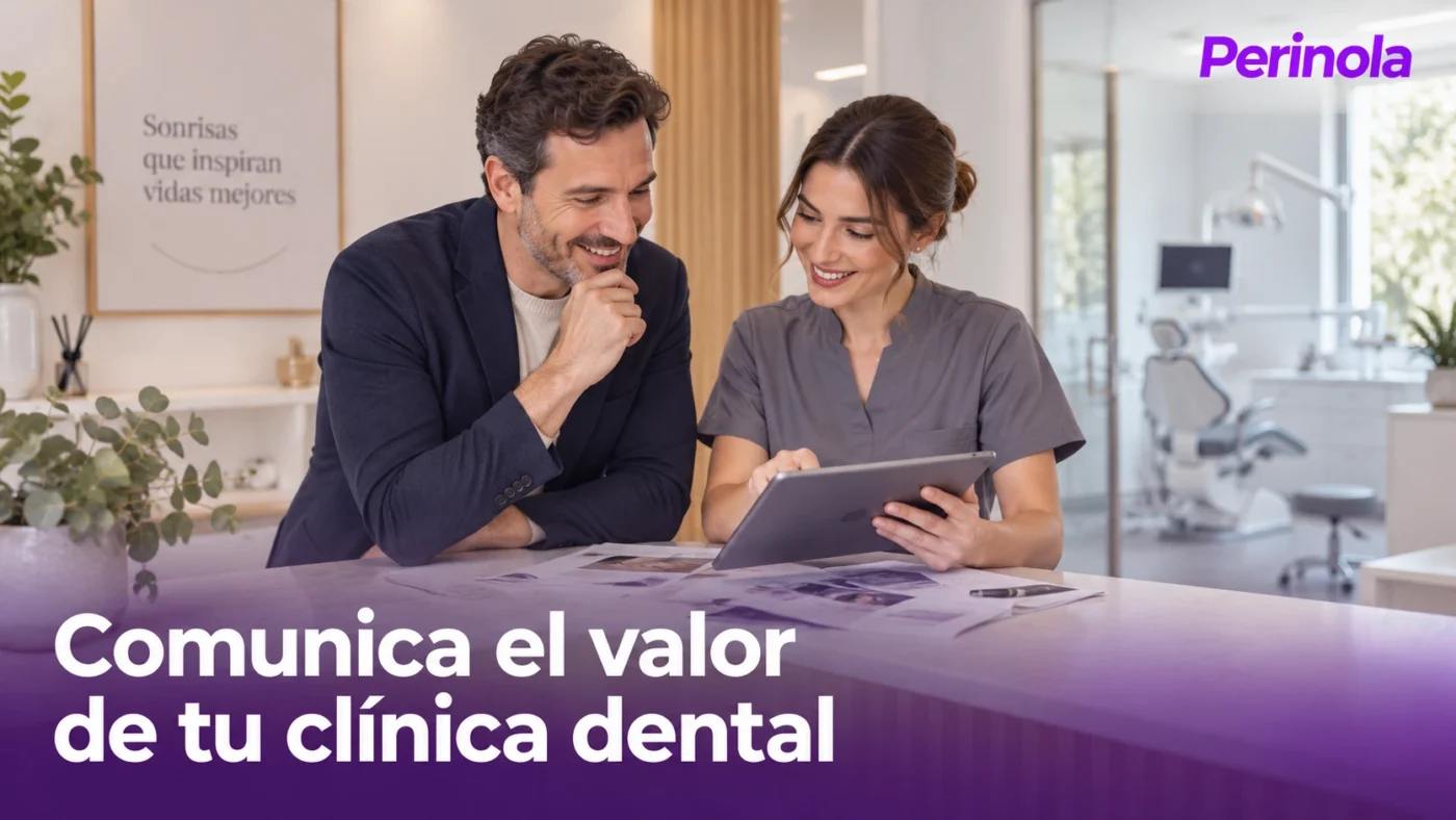 Dos profesionales revisan una tableta y materiales de comunicación en una recepción de aspecto dental.